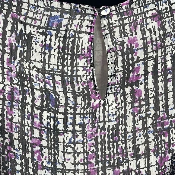 NWT EXPRESS WOMEN’s top, blouse, short sleeve with lots of ruffles, size Large - Picture 3 of 9